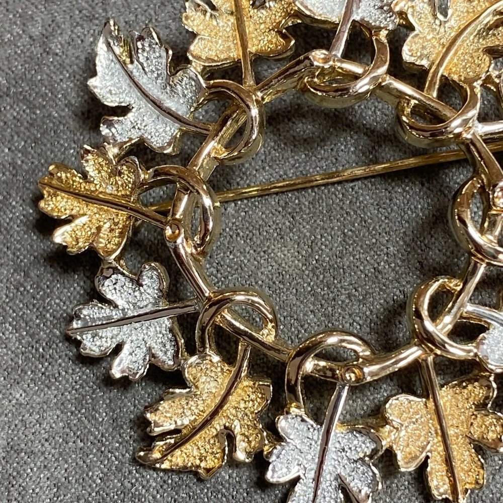 Sarah Coventry Vintage Gold and Silver Leaf Wreath Brooch
